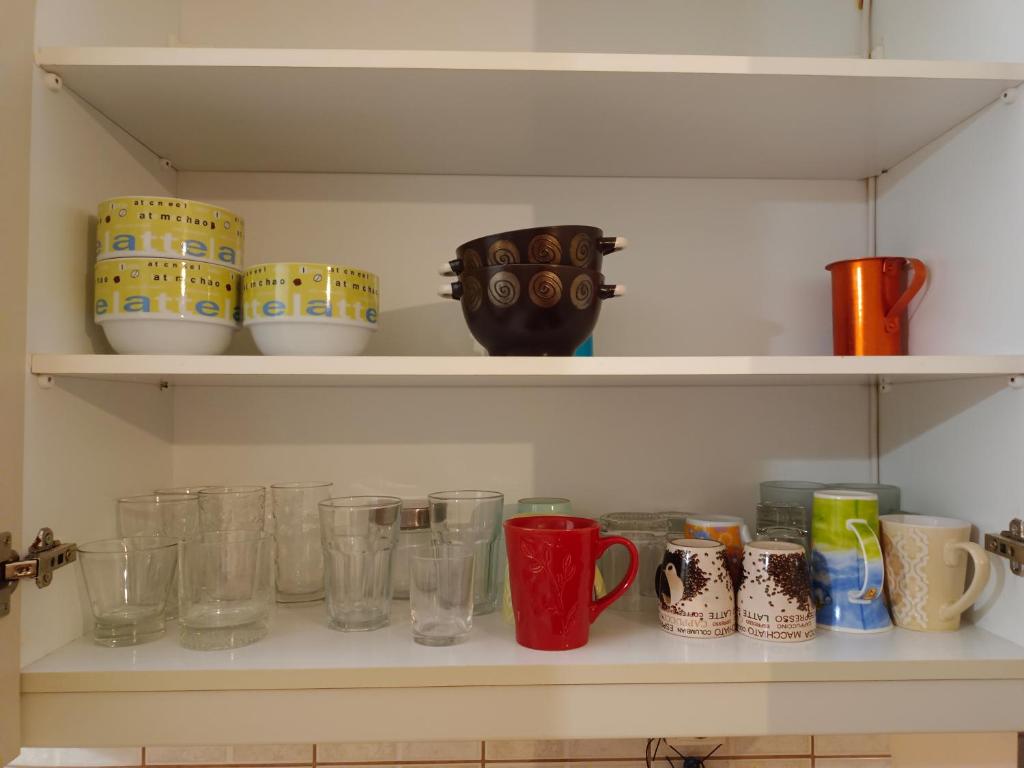 Příslušenství pro přípravu čaje a kávy v ubytování Stefkas apartment2