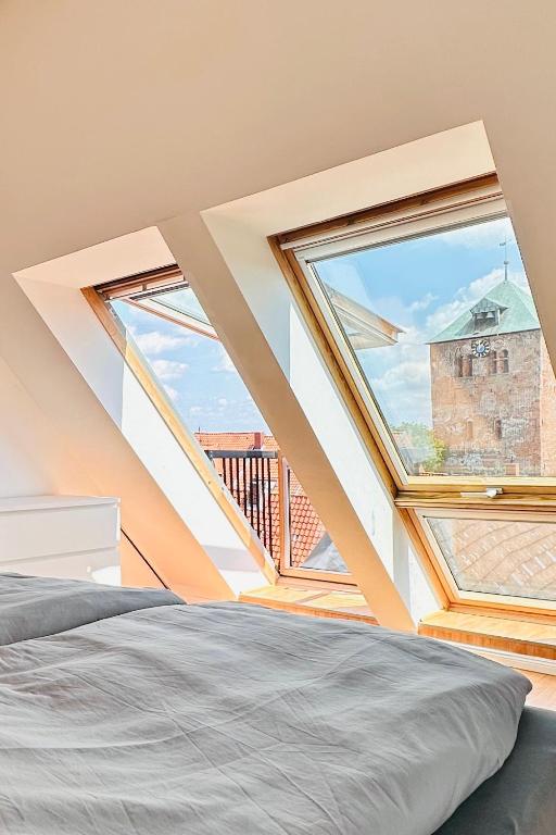 Postel nebo postele na pokoji v ubytování Das Stader Penthouse mit Dachterrassen
