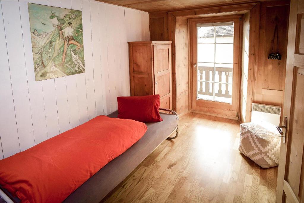 Postel nebo postele na pokoji v ubytování Grosshus Vals