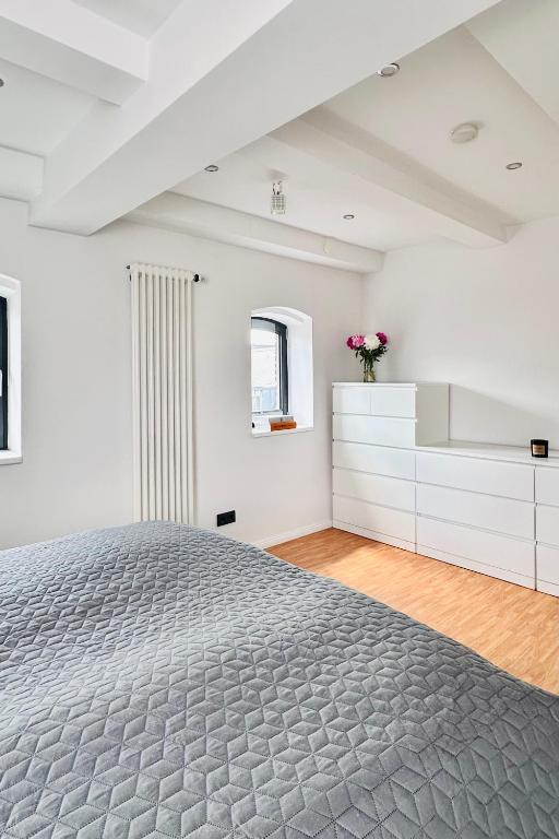 Postel nebo postele na pokoji v ubytování Das Stader Penthouse mit Dachterrassen