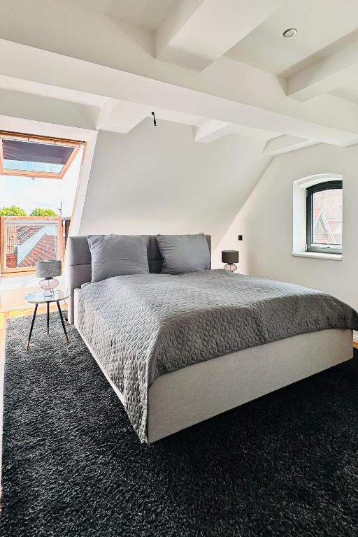 Postel nebo postele na pokoji v ubytování Das Stader Penthouse mit Dachterrassen