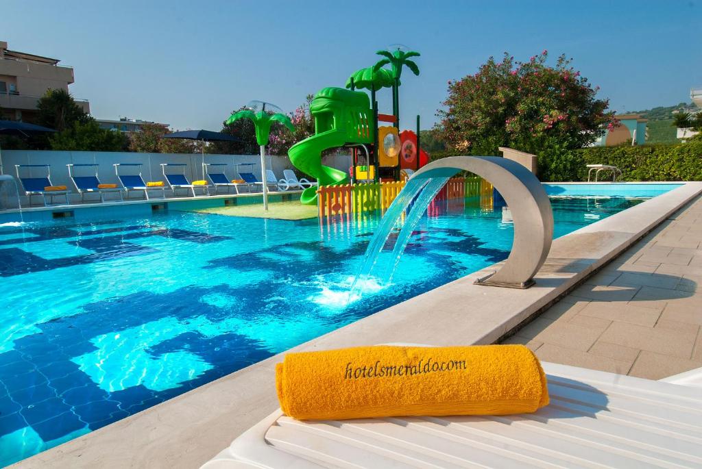 Bazén v ubytování Hotel Smeraldo nebo v jeho okolí