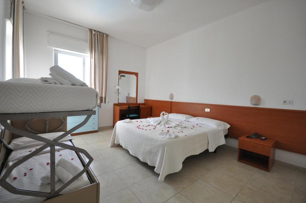 Postel nebo postele na pokoji v ubytování Hotel Smeraldo