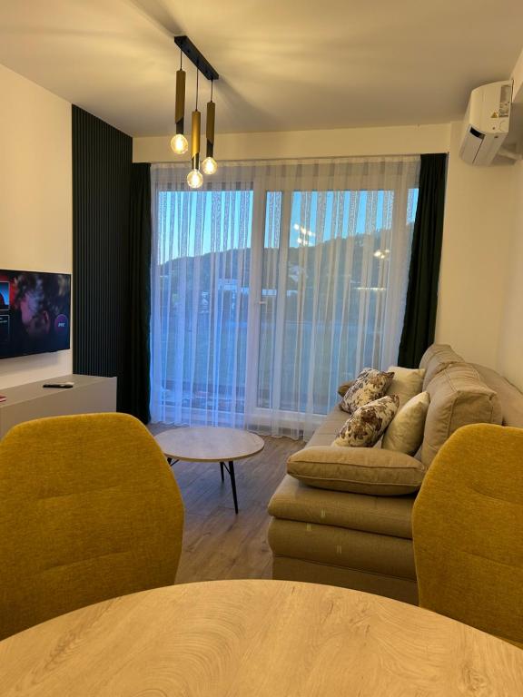 Et opholdsområde på Laki, luxury lake view apartment