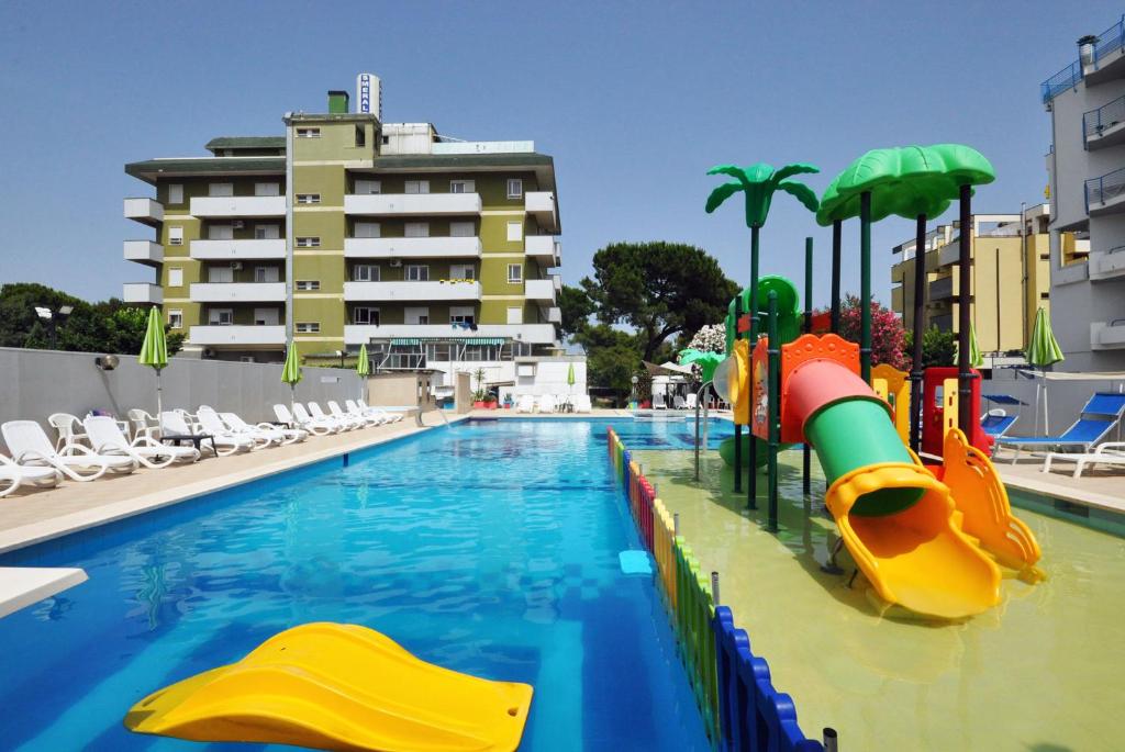 Bazén v ubytování Hotel Smeraldo nebo v jeho okolí