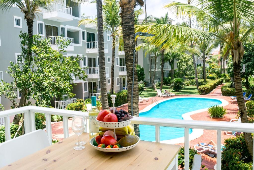 Bazen v nastanitvi oz. blizu nastanitve SUNNY STUDIOS DELUXE playa LOS CORALES - wifi, beach, pool
