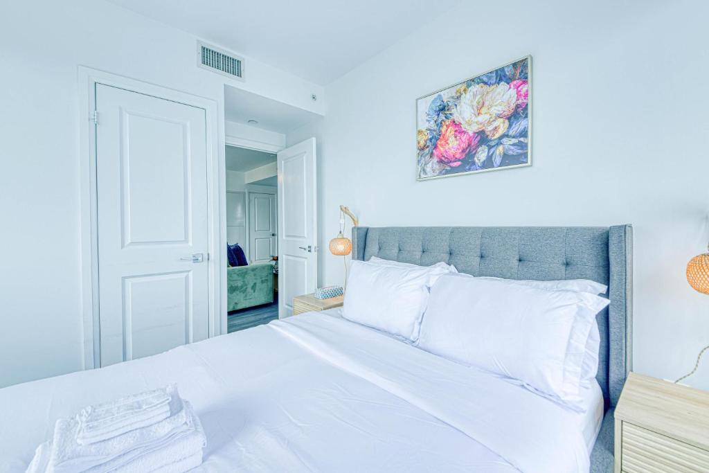 Letto o letti in una camera di RivetStays - The Jarvis