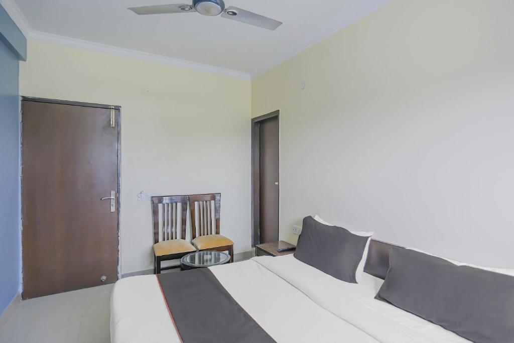 Postel nebo postele na pokoji v ubytování Townhouse Green Park Residency 1