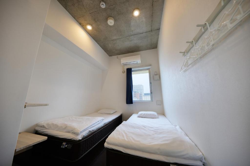 Postel nebo postele na pokoji v ubytování Chura Cabin Kokusai-Dori