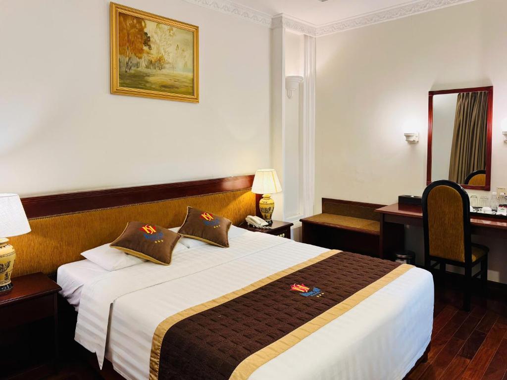 Postel nebo postele na pokoji v ubytování Huong Sen Hotel
