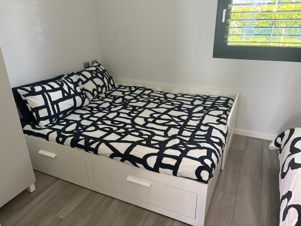 Postel nebo postele na pokoji v ubytování Casa Darcellas trilocale in a4 con giardino