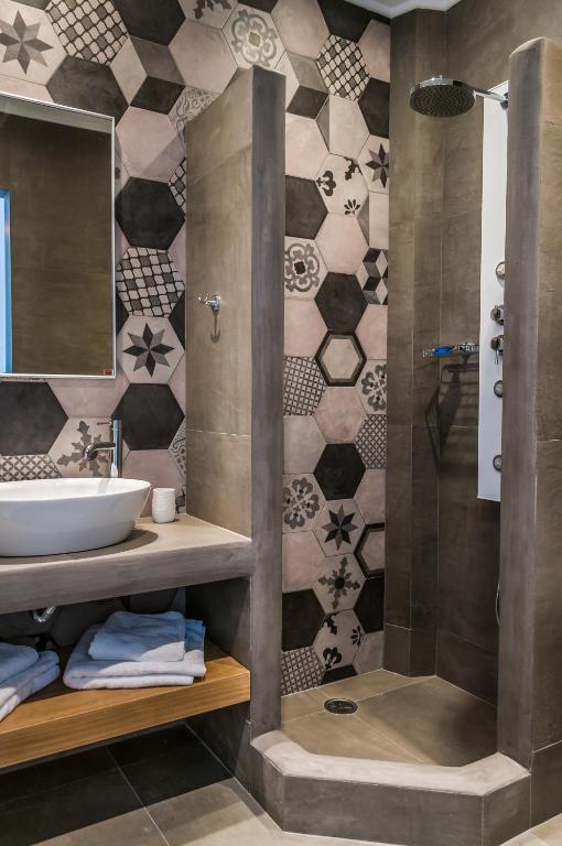 Koupelna v ubytování Vilos Suites