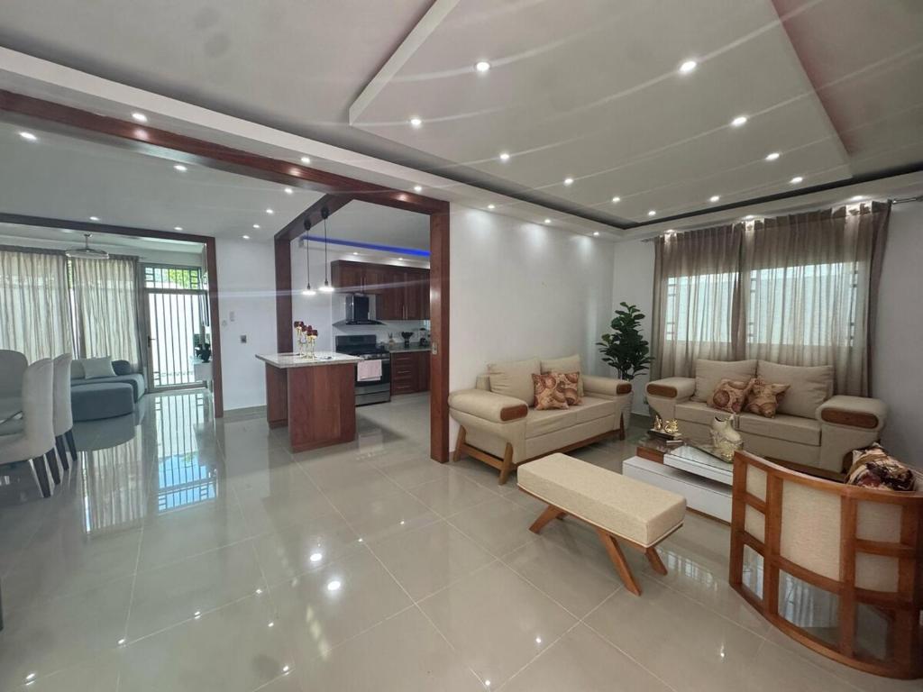 Χώρος καθιστικού στο complete house in La Vega