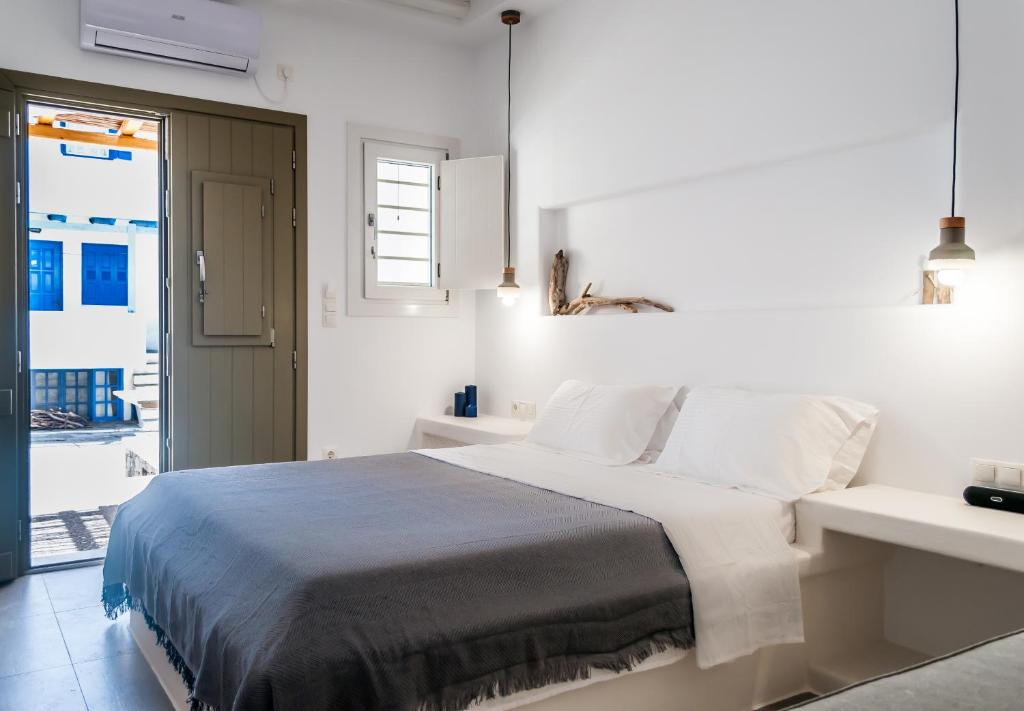 Postel nebo postele na pokoji v ubytování Vilos Suites