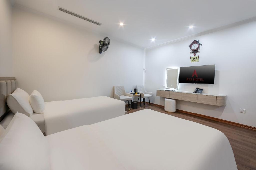 Postel nebo postele na pokoji v ubytování A25 Hotel - Hoàng Đạo Thúy 2