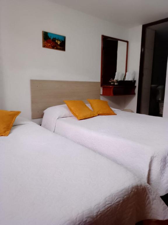 Postel nebo postele na pokoji v ubytování Habitaciones C&S Bogotá
