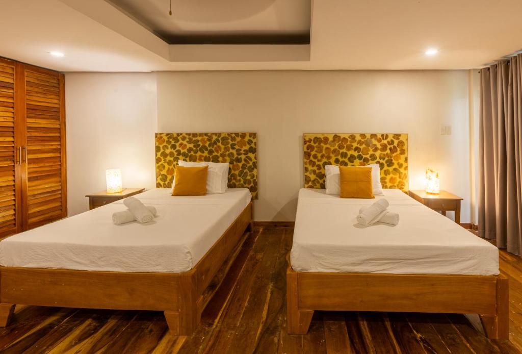Postel nebo postele na pokoji v ubytování Nabulao Beach Resort