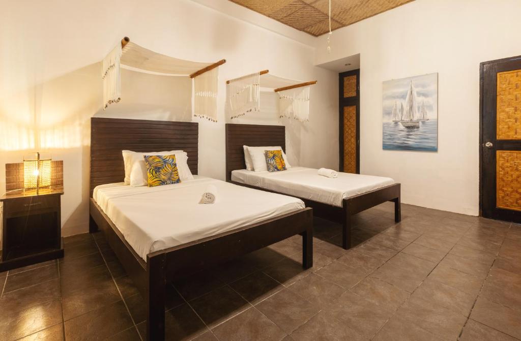 Postel nebo postele na pokoji v ubytování Nabulao Beach Resort
