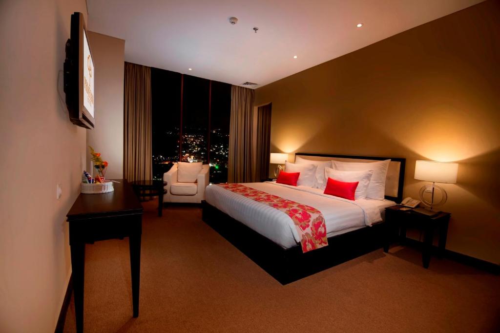 Postel nebo postele na pokoji v ubytování PRIME PARK Hotel Bandung