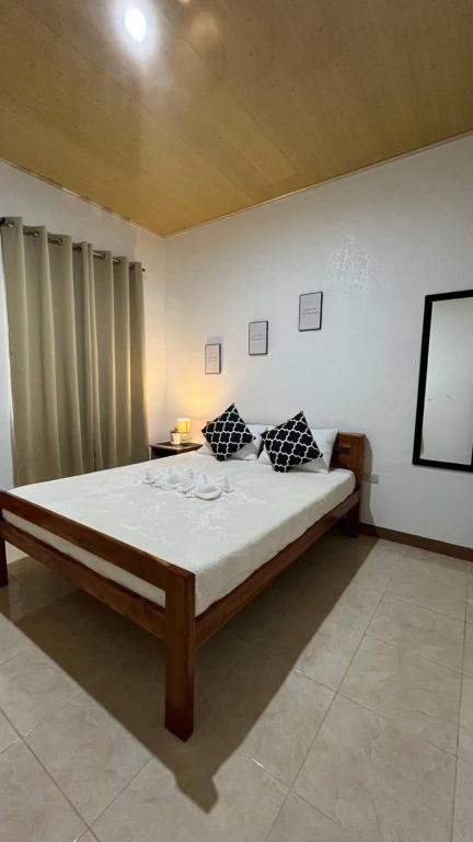 a bedroom with a large bed in a room at Felomina Guesthouse in San Juan