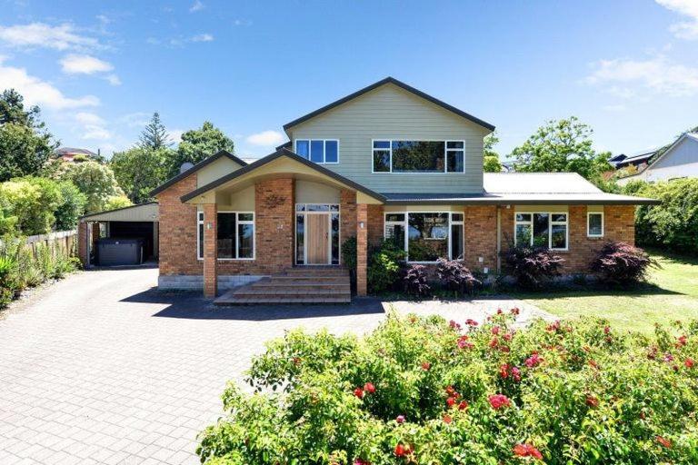 Lakeside Retreat with Swim Spa - Resim 5