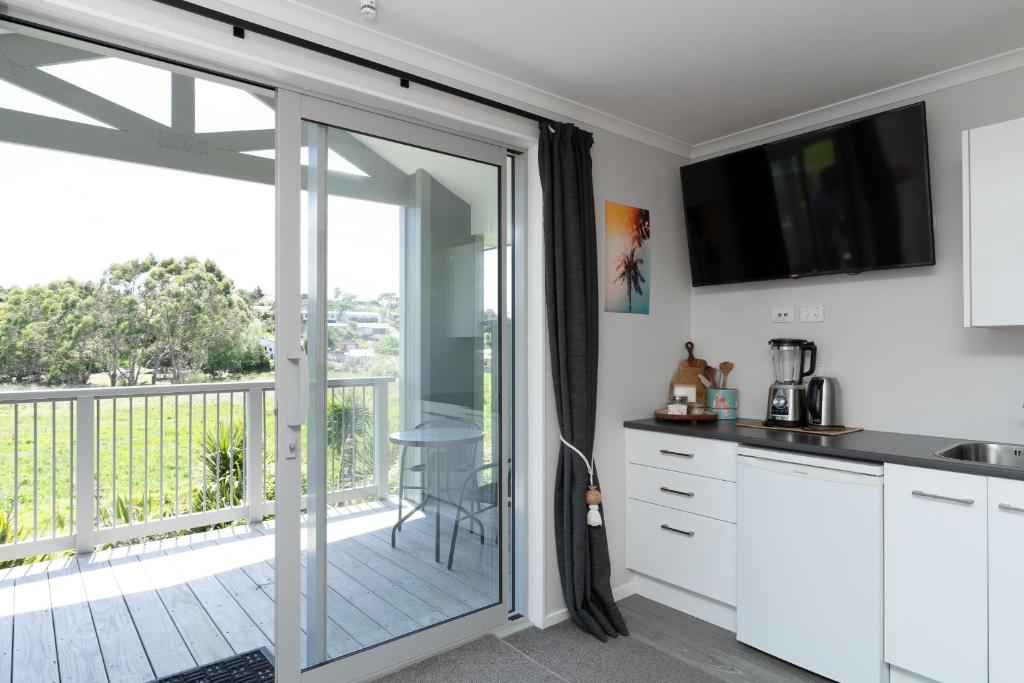 Banana Bungalow Studio - Resim 7