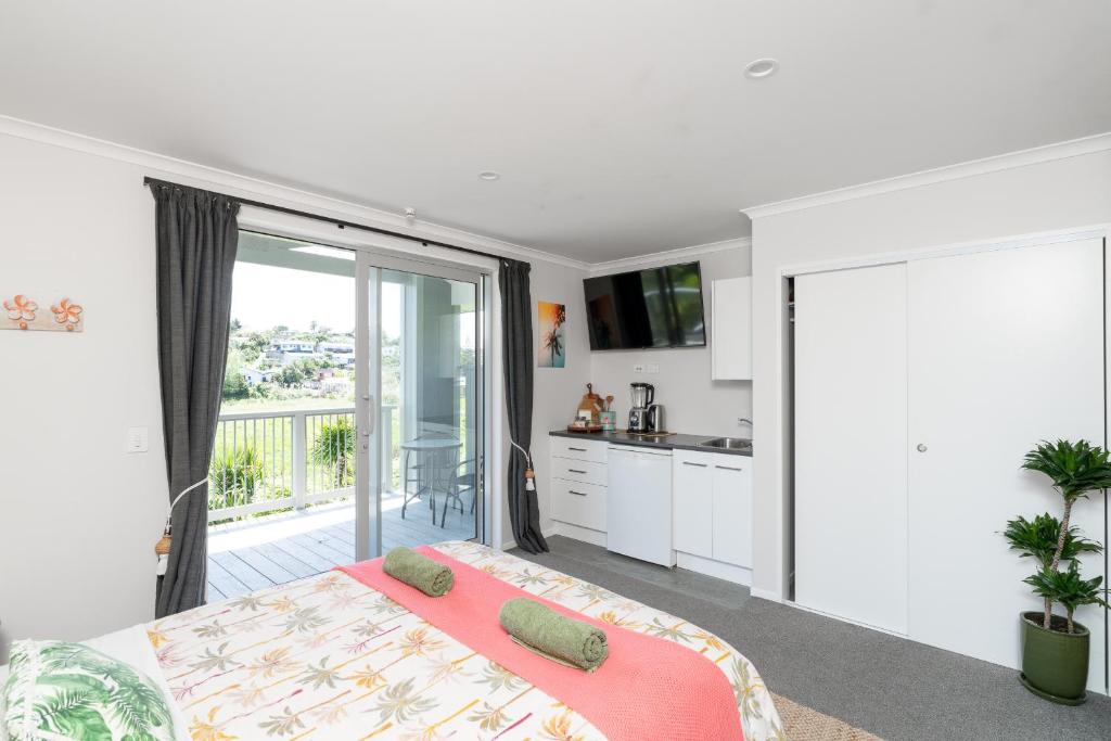 Banana Bungalow Studio - Resim 3