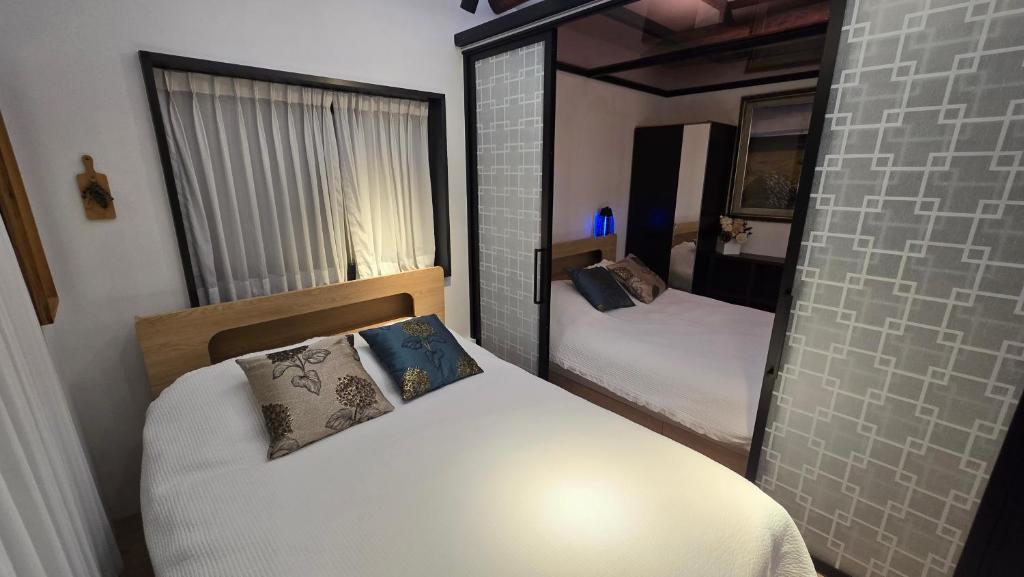 Ein Bett oder Betten in einem Zimmer der Unterkunft Jian Hanok