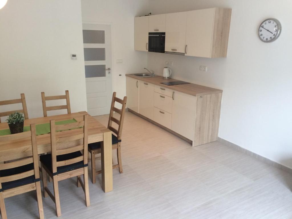 Kuchyň nebo kuchyňský kout v ubytování Apartmány Hlohovec