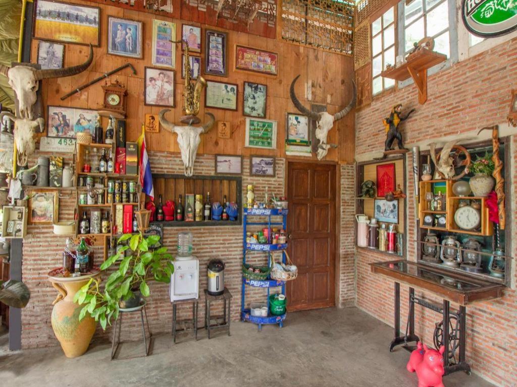 Lounge nebo bar v ubytování OYO 999 Baan Pak Rom Ruen