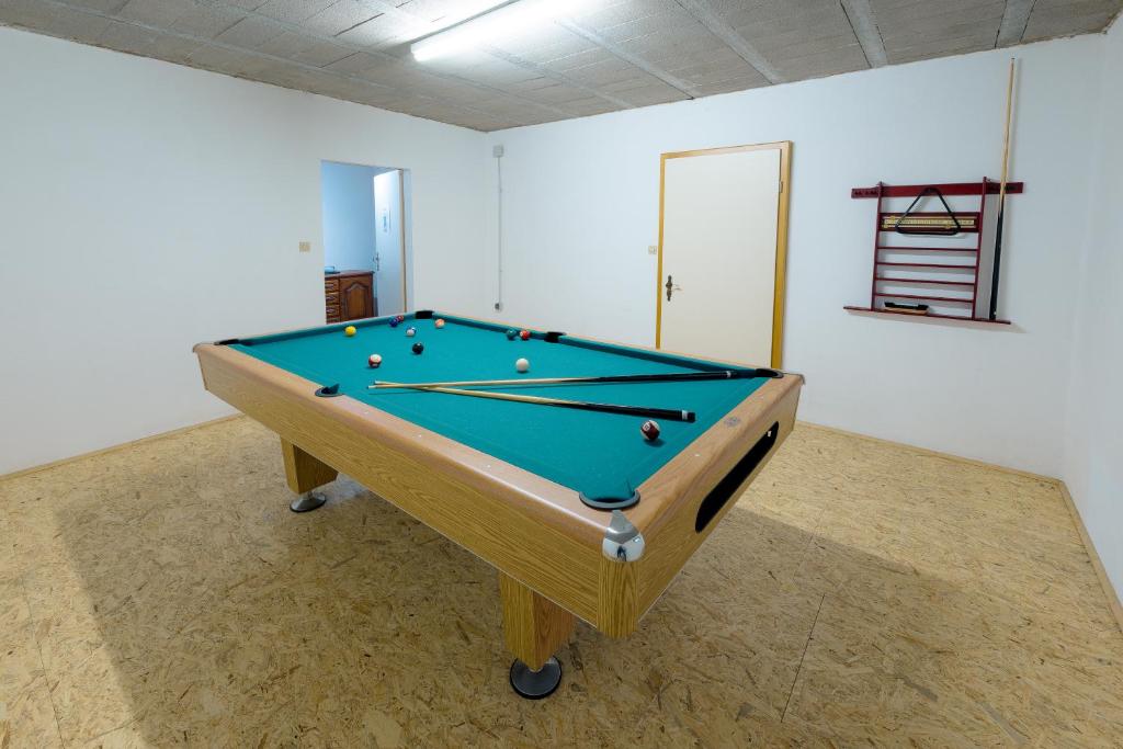 Biliár nebo kulečník v ubytování Au PIF