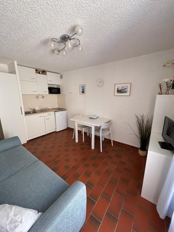 a living room with a couch and a table at Appartement au cœur de Bandol in Bandol