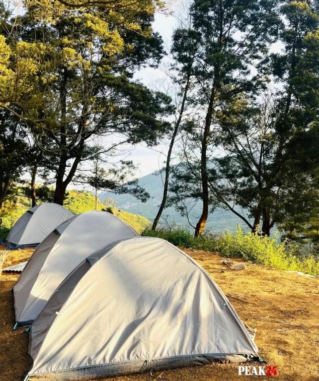 Φυσικό τοπίο κοντά σε οργανωμένο κάμπινγκ