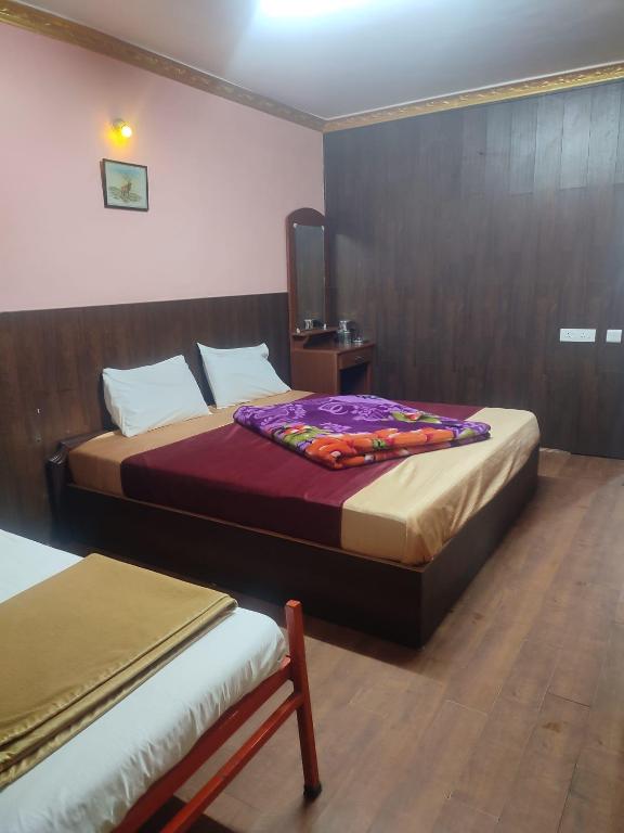 Postel nebo postele na pokoji v ubytování Madhu,padyappa Residency