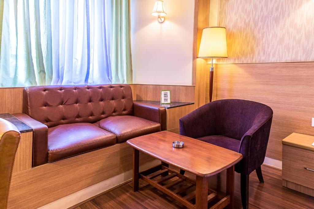 Posezení v ubytování Treebo Premium Grand Emerald