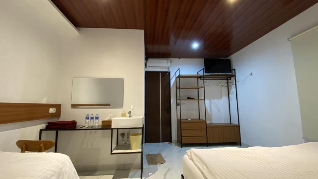Postel nebo postele na pokoji v ubytování Batik Inn Semarang