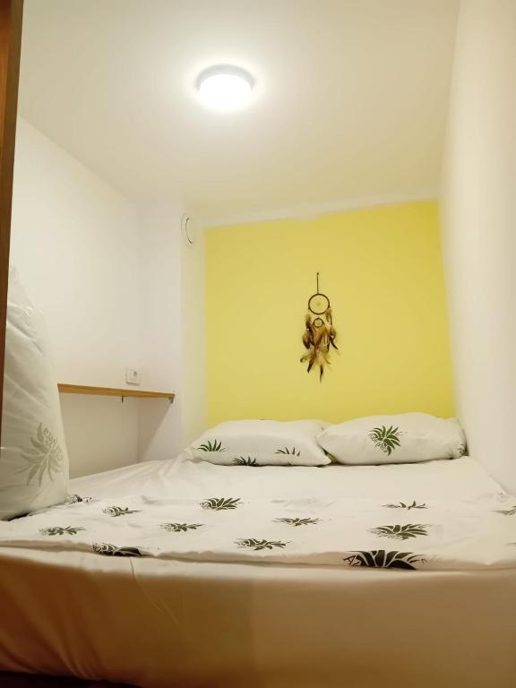 Postel nebo postele na pokoji v ubytování Hotel Kapsul Vlore