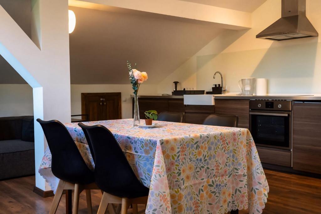 O bucătărie sau chicinetă la Kesletz House