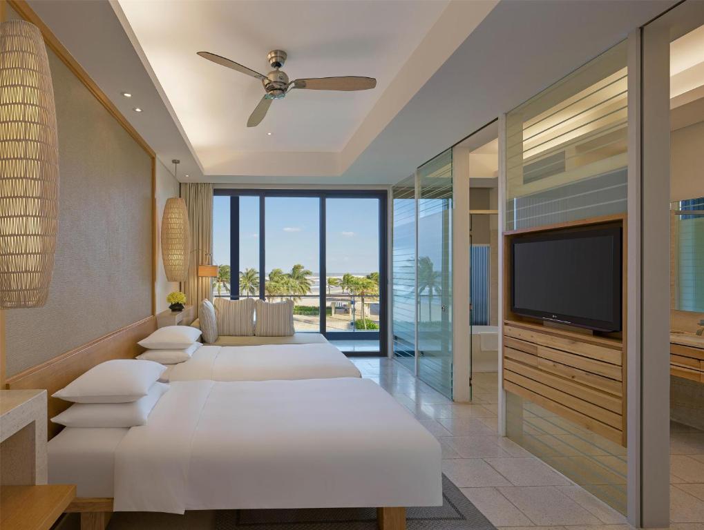 Postel nebo postele na pokoji v ubytování Hyatt Regency Danang Resort and Spa