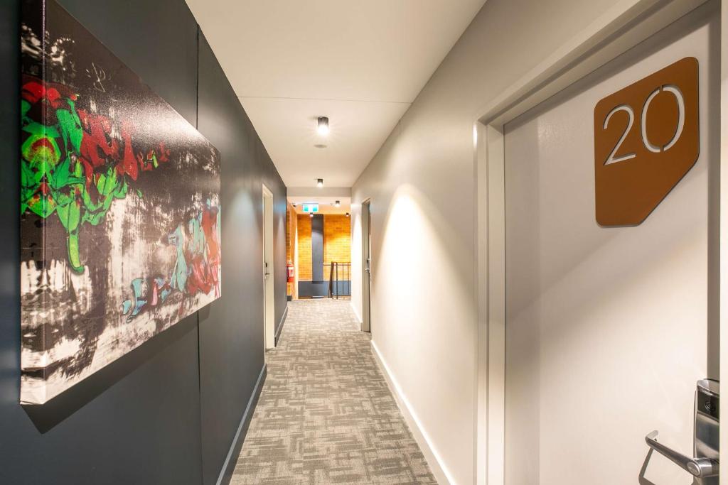 Nightcap at Chardons Corner Hotel - Resim 26