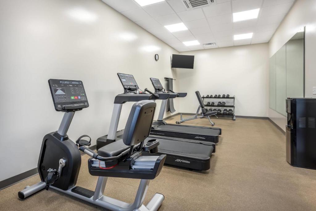 Fitness centrum a/nebo fitness zařízení v ubytování Radisson Hotel Pendleton Airport