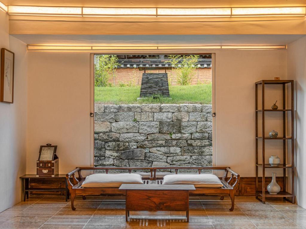 Posezení v ubytování Rakkojae Hahoe Hanok Hotel