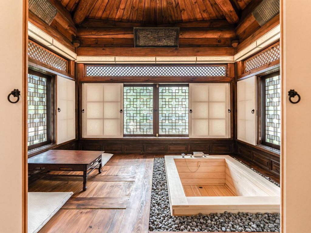 Fotografie z fotogalerie ubytování Rakkojae Hahoe Hanok Hotel v destinaci Andong