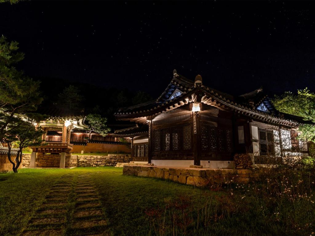 Zahrada ubytování Rakkojae Hahoe Hanok Hotel