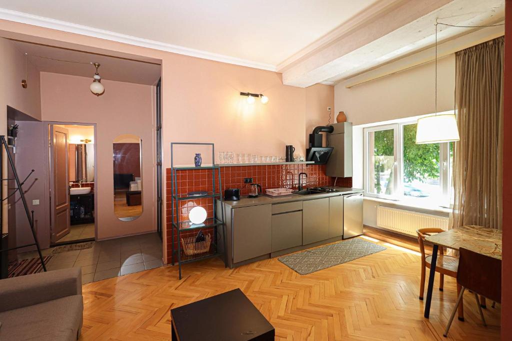 لابی و فضای عمومی Spacious 1BR Apartment In The Heart of Tbilisi - تصویر ۵
