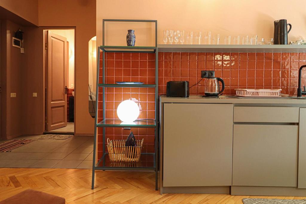 امکانات Spacious 1BR Apartment In The Heart of Tbilisi - تصویر ۴