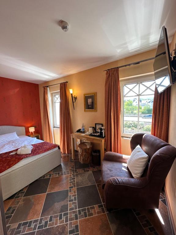 Hotel Weisser Bär - Single Room With Bathroom