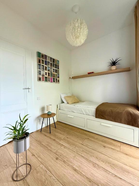 Posteľ alebo postele v izbe v ubytovaní Apartamenty Izerskie - ul. Wczasowa 8