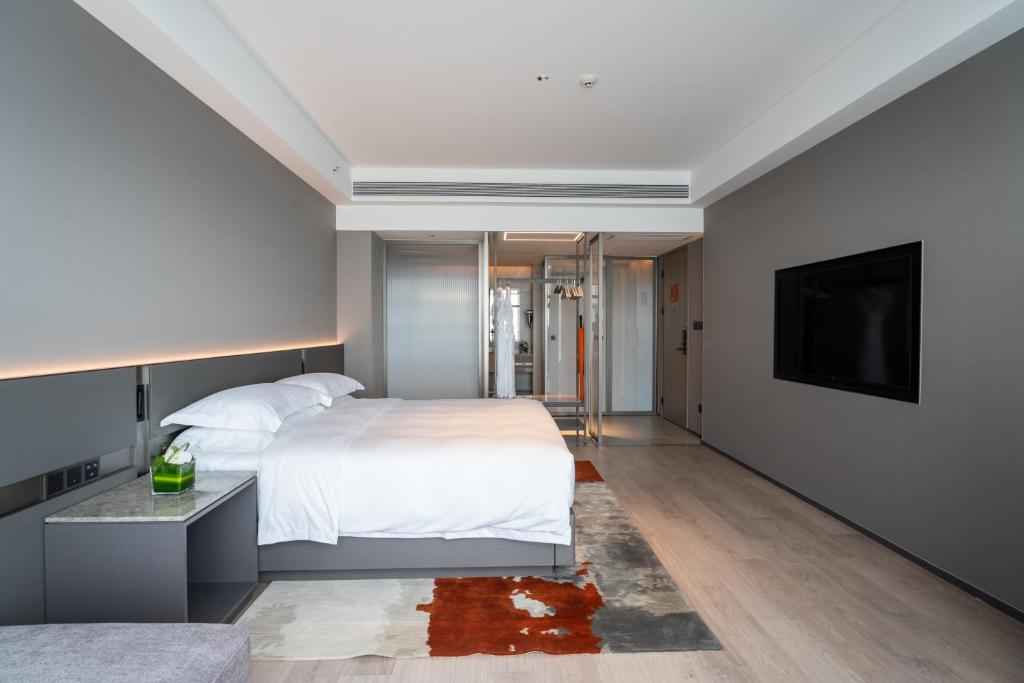 Postel nebo postele na pokoji v ubytování Ronghuitong SSAW Hotel