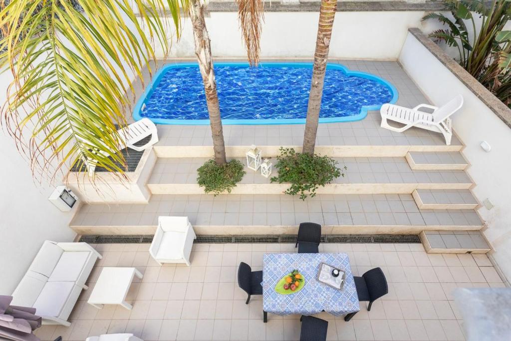 Swimmingpoolen hos eller tæt på Bilocale Corso Italia 694 con piscina - Salento Reservation